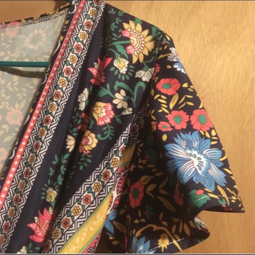 Feminine multi color floral dress - Picture 6 of 6